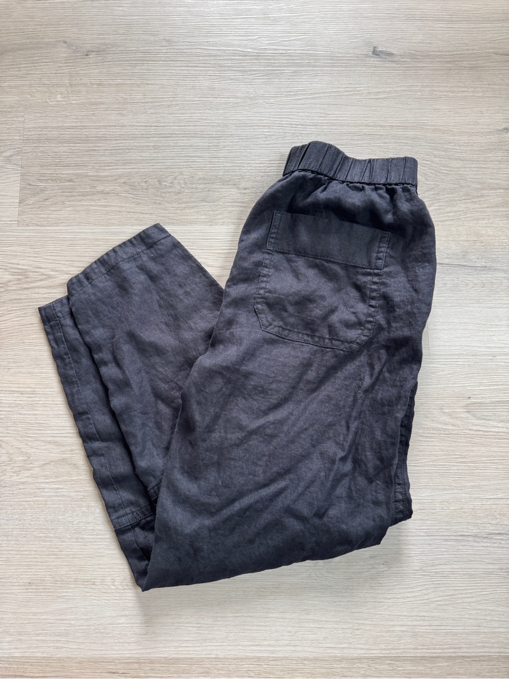 Everlane Black Linen Pants Flowy Relaxed Tapered Leg Minimalist Quiet luxury